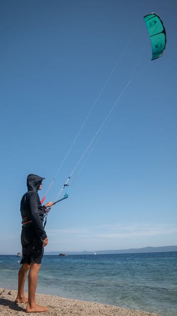 Kite control practice on the beach in Bol