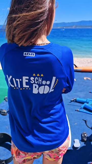 Kite School Bol team shirt beside the sea