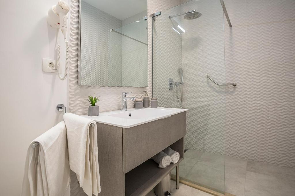 Bathroom with a glass shower at Piano Nobile Rooms in Split