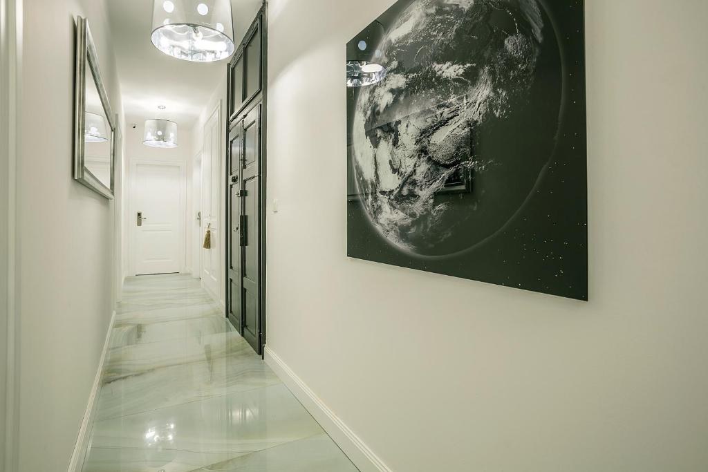 Hallway and artwork at Piano Nobile Rooms in Split